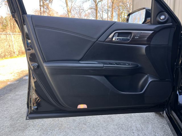 Used 2016 Honda Accord Touring image 10