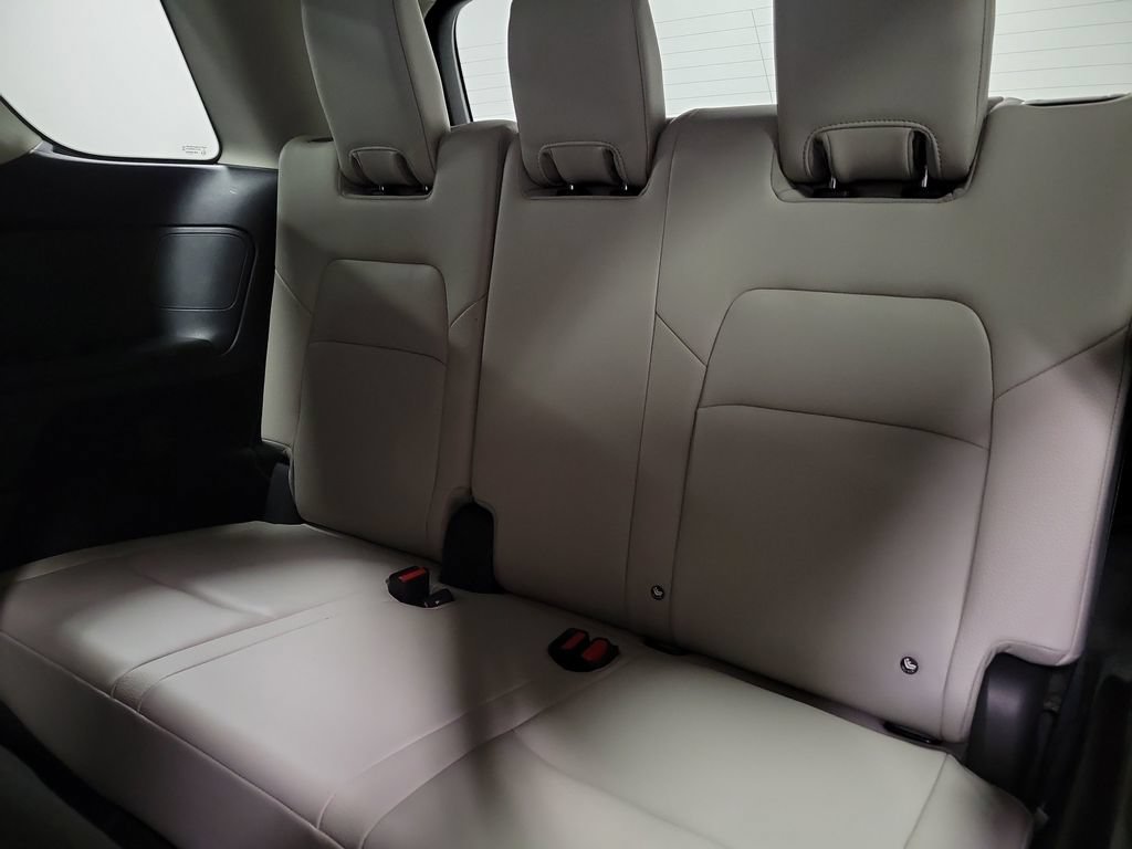 Used 2024 Nissan Pathfinder SL w/ Black Appearance Package FWD image 31