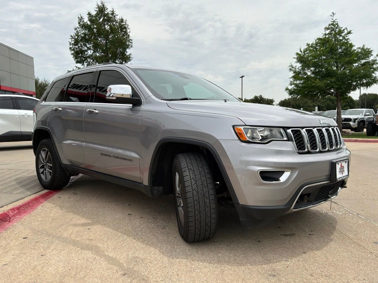 Used 2021 Jeep Grand Cherokee Limited AWD/4WD image 4