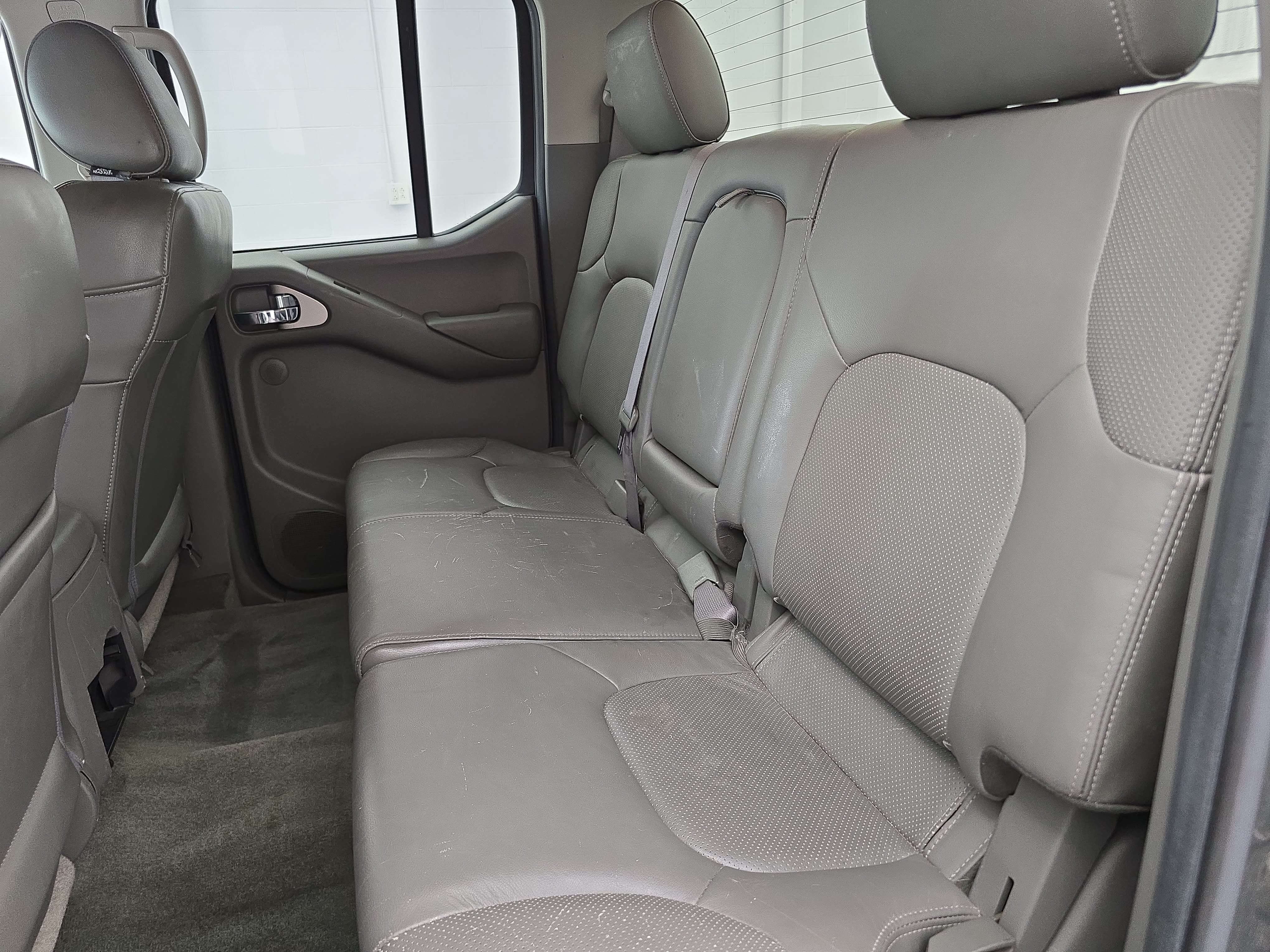 Used 2005 Nissan Frontier LE w/ (X01) Leather Pkg RWD image 13
