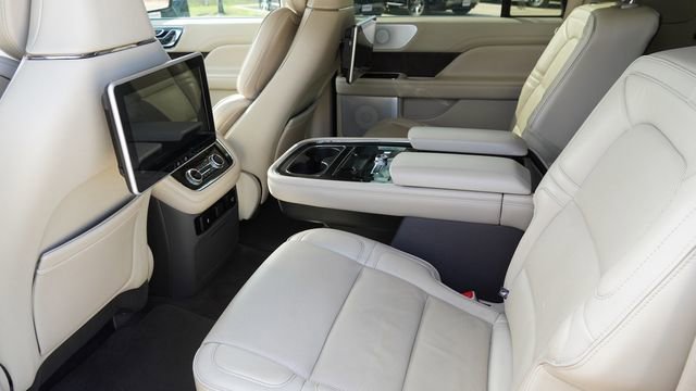 Used 2019 Lincoln Navigator L Reserve AWD/4WD image 14