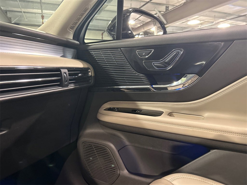 Certified 2022 Lincoln Corsair AWD w/ Premium Package image 20