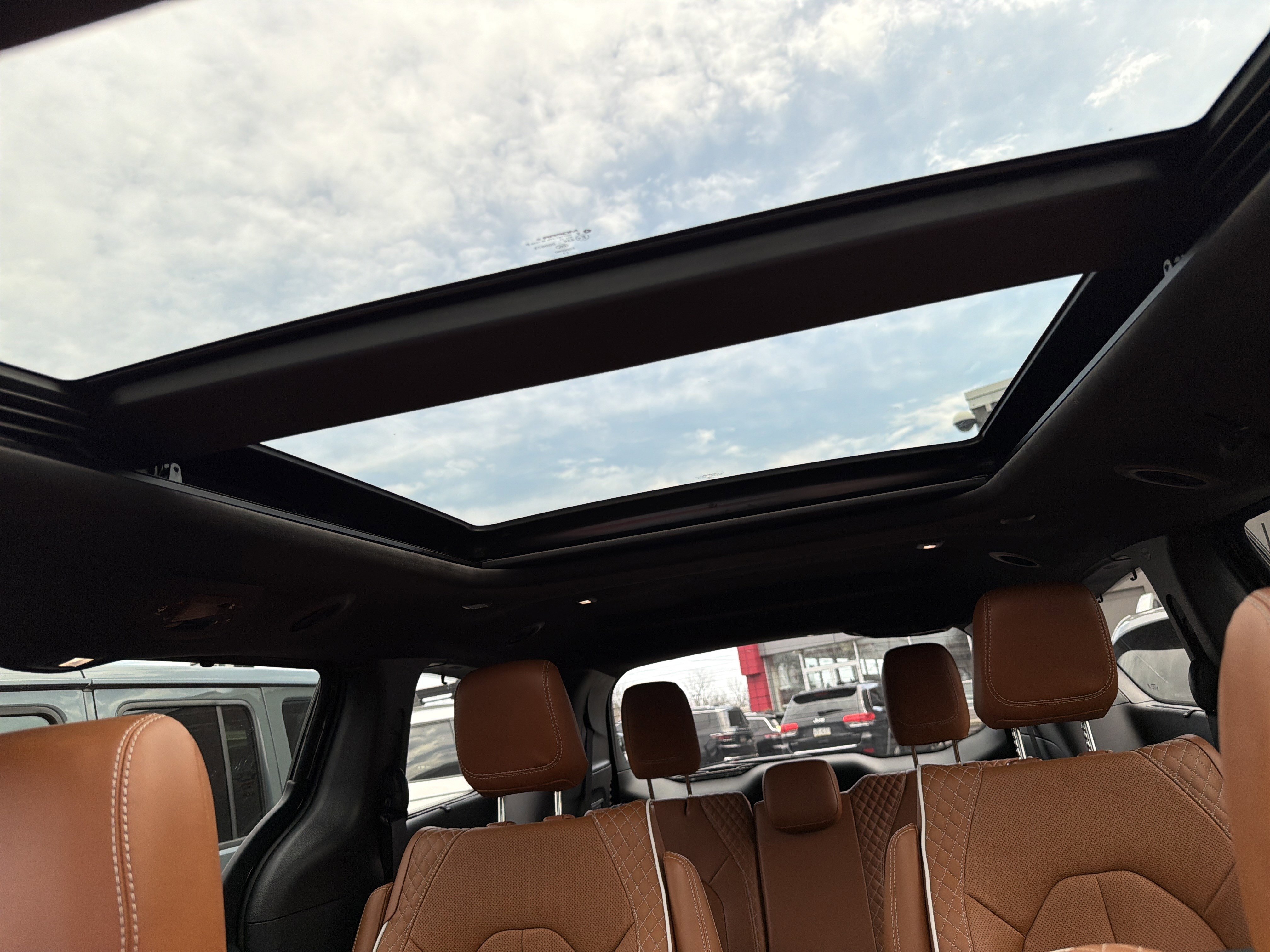 Used 2024 Chrysler Pacifica Pinnacle w/ Trailer Tow Group image 20