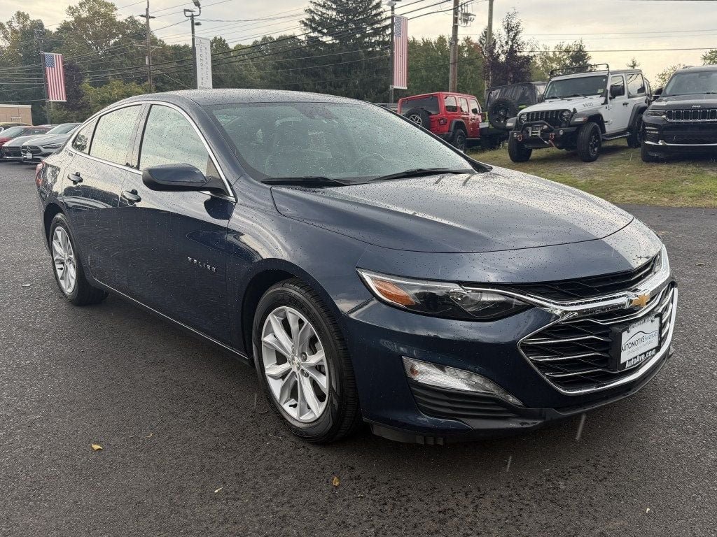 Used 2022 Chevrolet Malibu LT w/ Leather Package FWD image 3