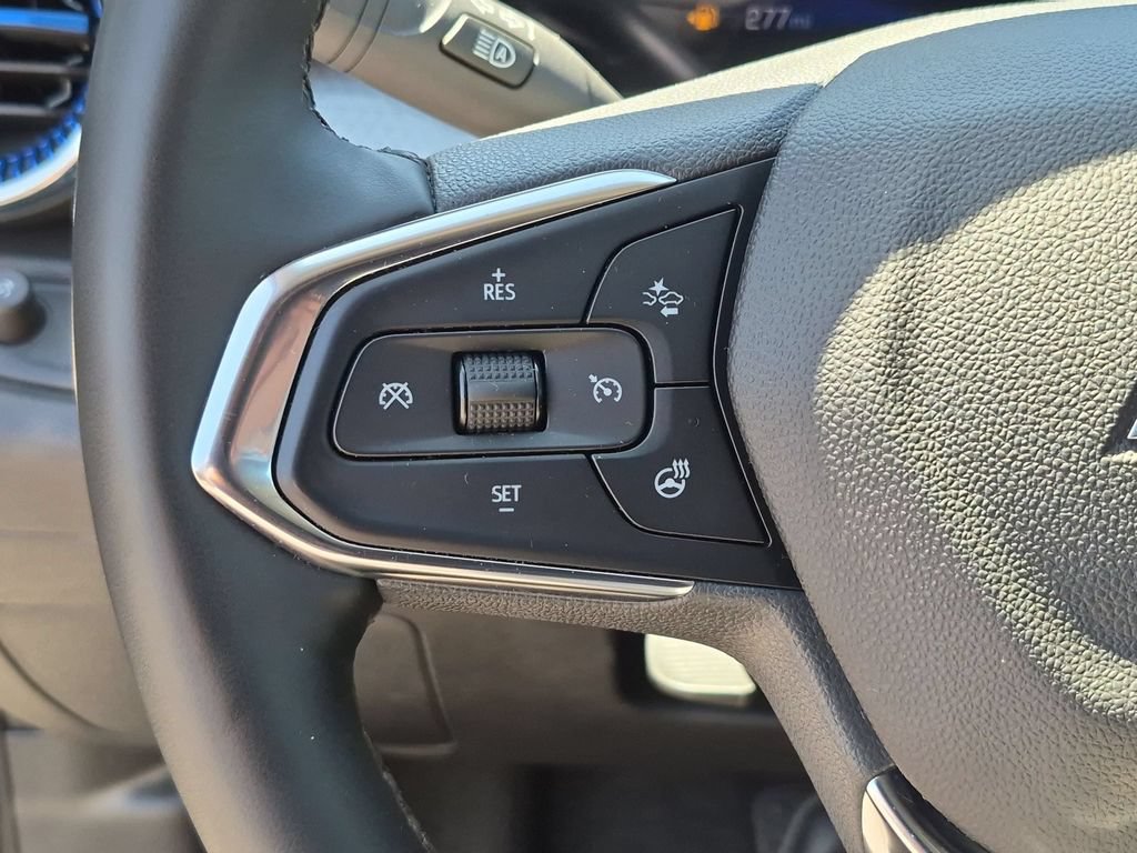 Used 2025 Chevrolet Trax LT w/ LT Convenience Package FWD image 21