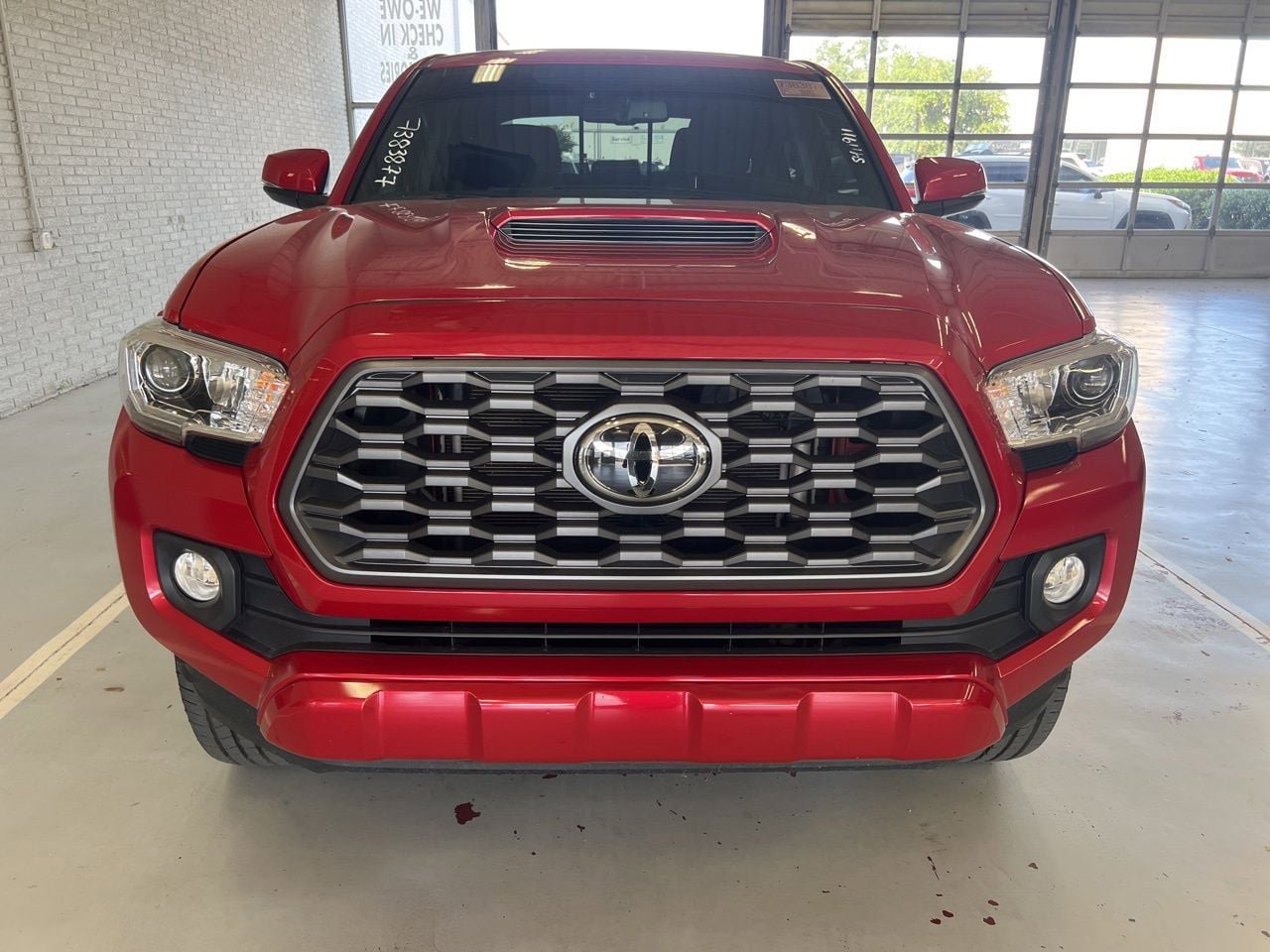 Used 2022 Toyota Tacoma TRD Sport AWD/4WD image 2
