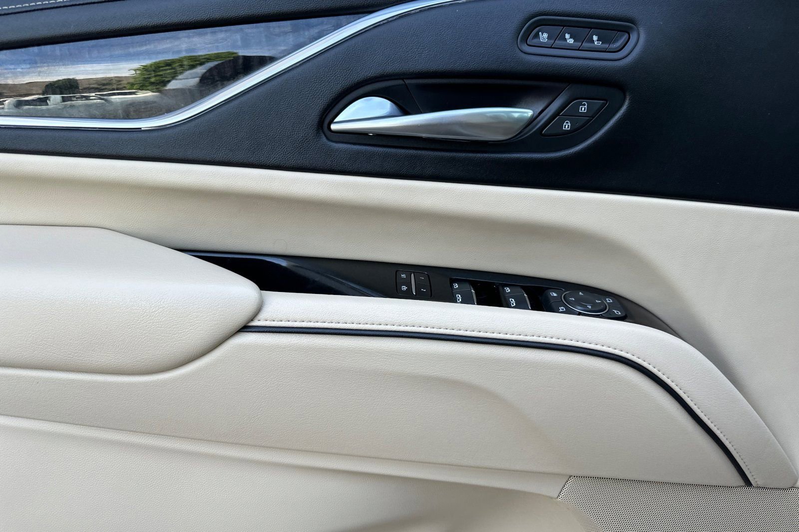 Certified 2021 Cadillac Escalade ESV Premium Luxury w/ Driver Assist Tech Package AWD/4WD image 12