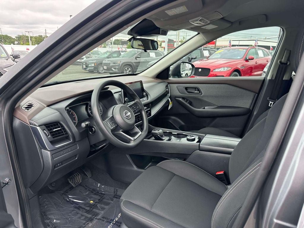 Used 2023 Nissan Rogue S AWD/4WD image 15