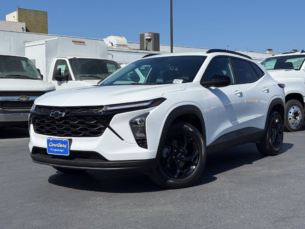 New 2026 Chevrolet Trax LT w/ Driver Confidence Package FWD image 2