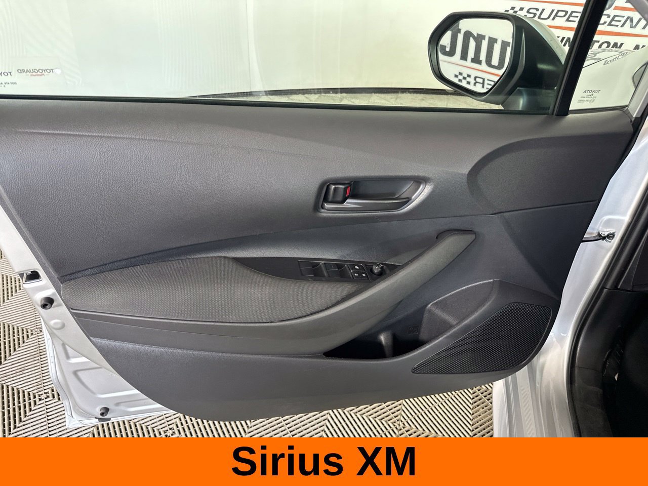 Used 2025 Toyota Corolla LE w/ Convenience Package FWD image 10