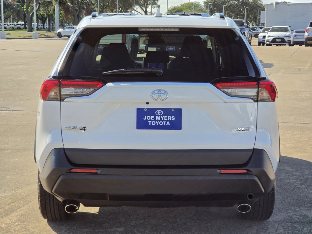 Used 2025 Toyota RAV4 XLE FWD image 8