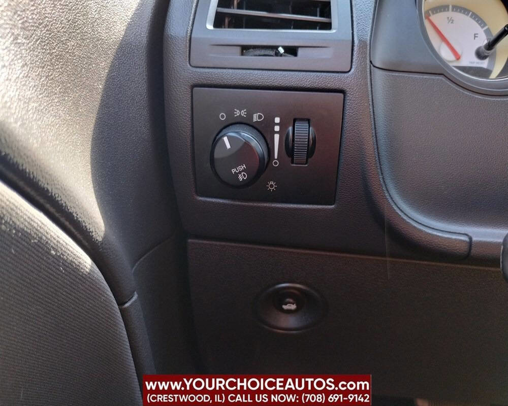 Used 2010 Dodge Challenger SE image 20