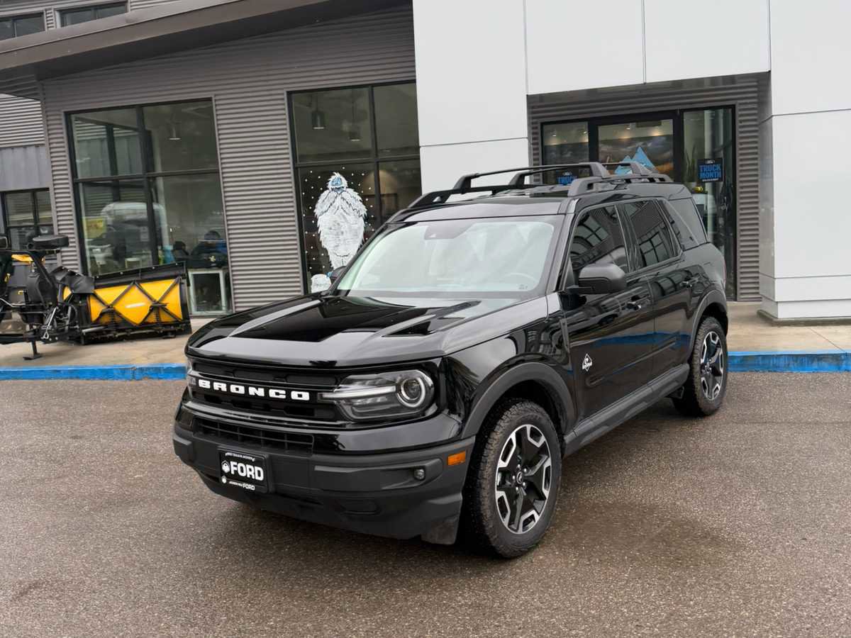 Used 2023 Ford Bronco Sport Outer Banks w/ Tech Package image 2