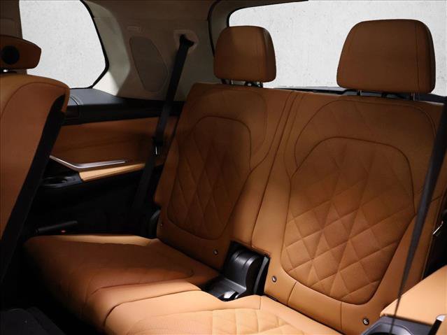 New 2027 BMW X7 xDrive40i w/ Premium Package AWD/4WD image 16