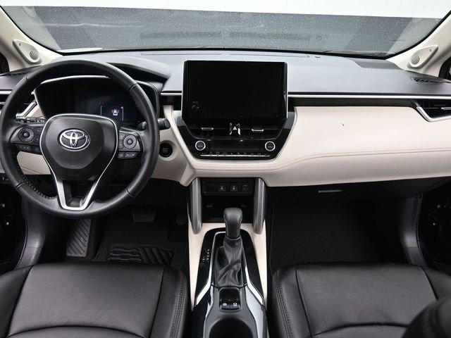 Used 2024 Toyota Corolla Cross XLE w/ Convenience Package image 12