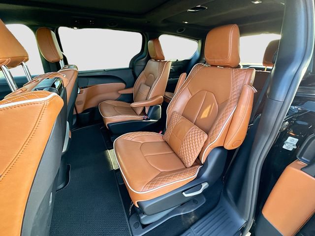 Used 2025 Chrysler Pacifica Pinnacle image 26