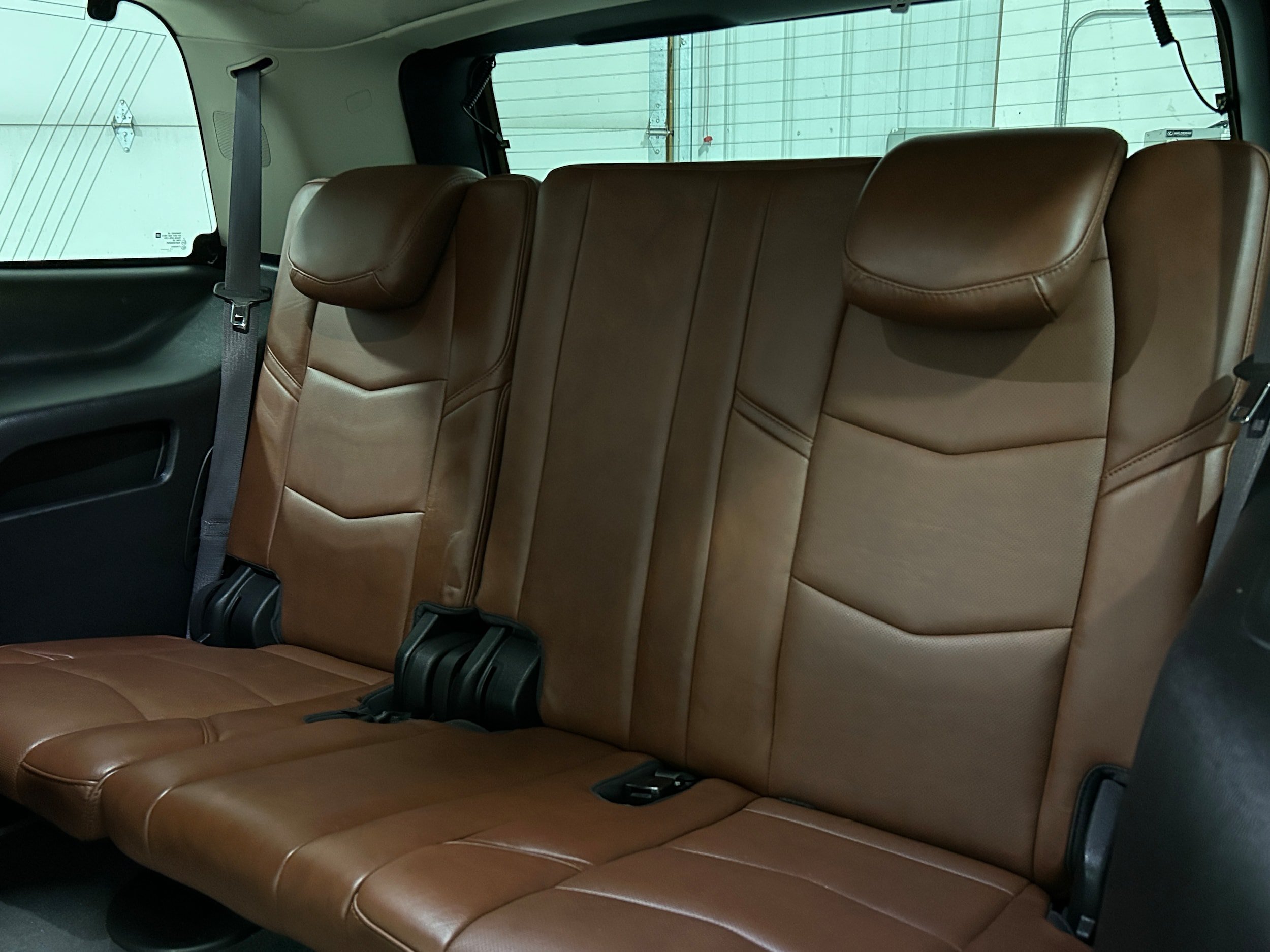 Used 2017 Cadillac Escalade Luxury AWD/4WD image 34