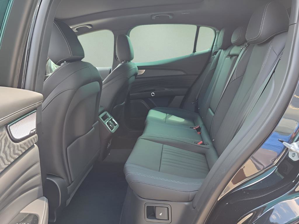 New 2025 Maserati Grecale GT image 30