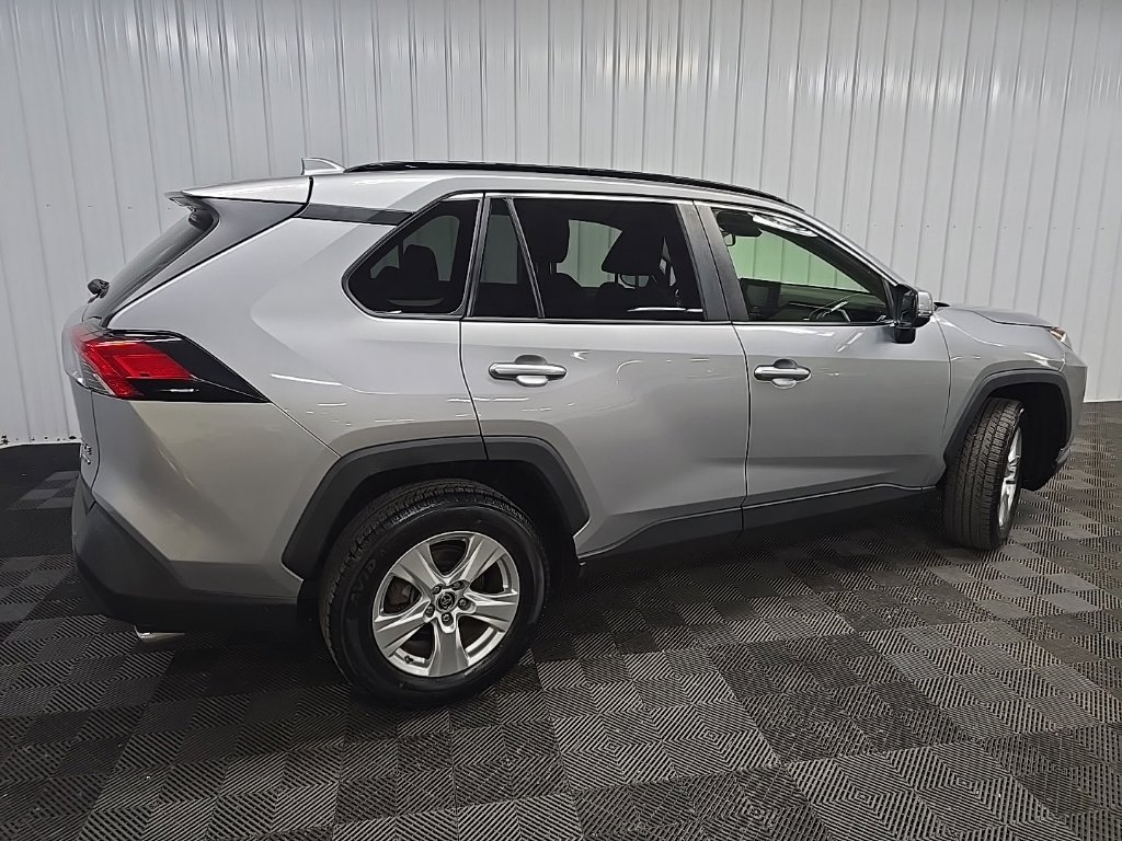 Used 2019 Toyota RAV4 XLE AWD/4WD image 3