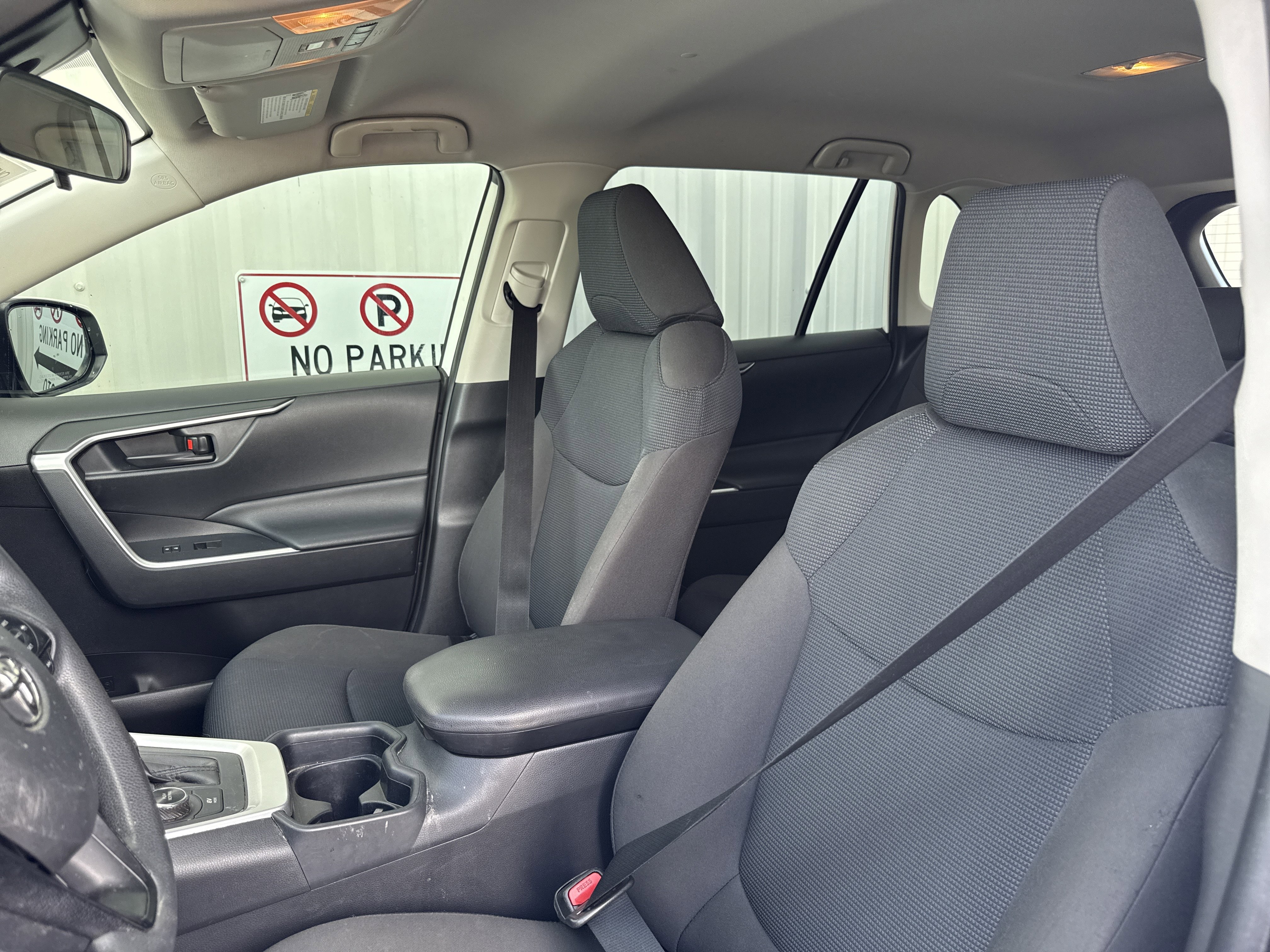 Used 2020 Toyota RAV4 LE image 11