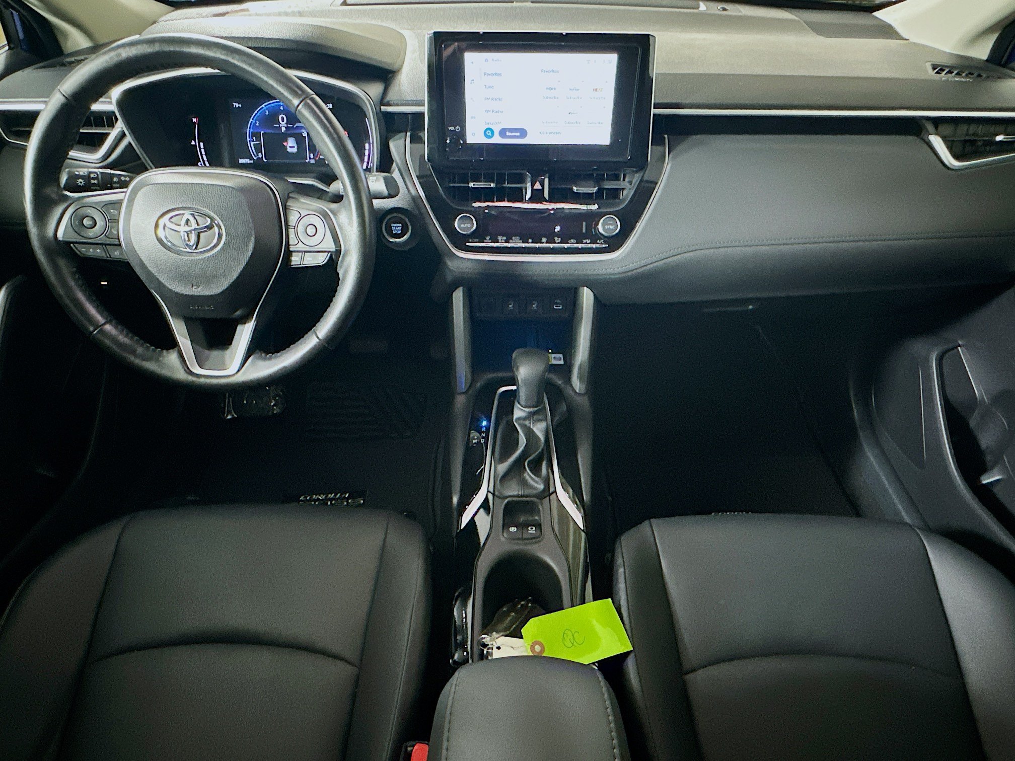 Used 2023 Toyota Corolla Cross XLE w/ Convenience Package FWD image 27