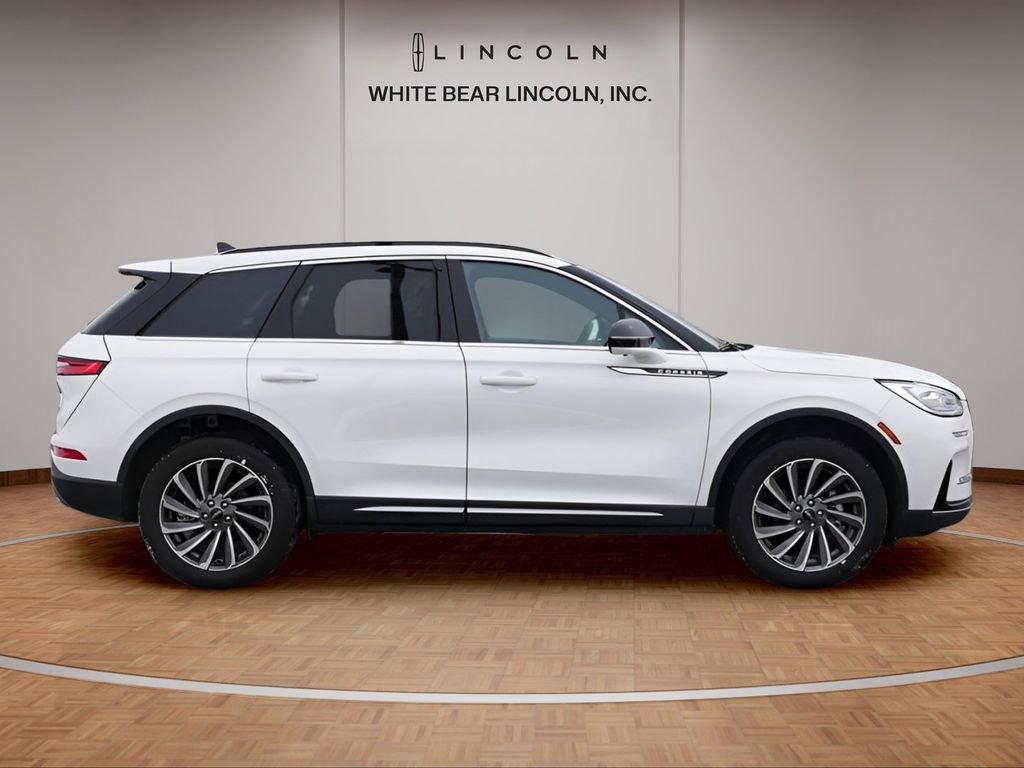 Used 2025 Lincoln Corsair Reserve w/ Equipment Group 202A AWD/4WD image 4