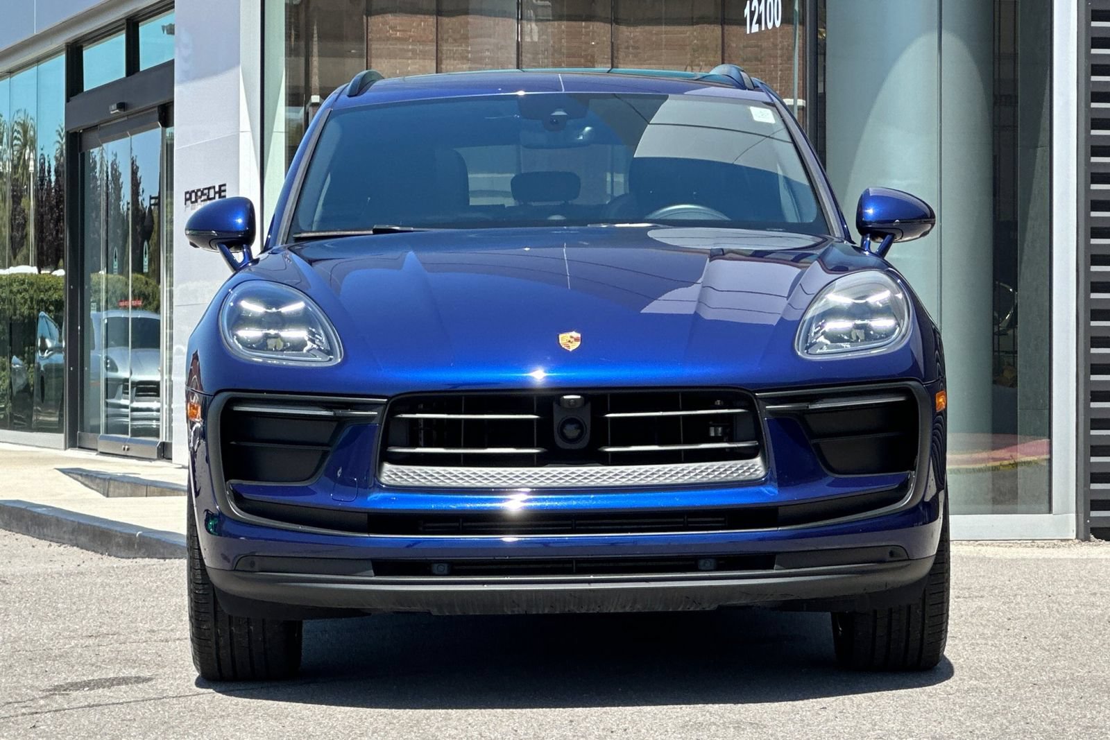 Used 2024 Porsche Macan AWD/4WD image 11