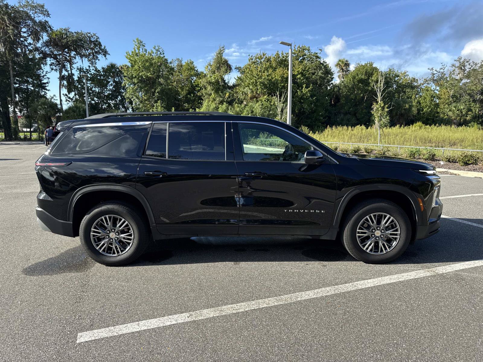 Used 2026 Chevrolet Traverse LT w/ Driver Confidence Package FWD image 2