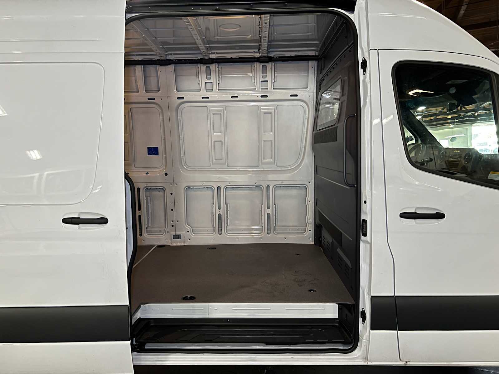 Used 2025 Mercedes-Benz Sprinter 2500 image 13