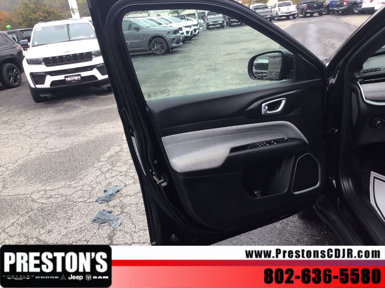 Used 2024 Jeep Compass Latitude AWD/4WD image 11