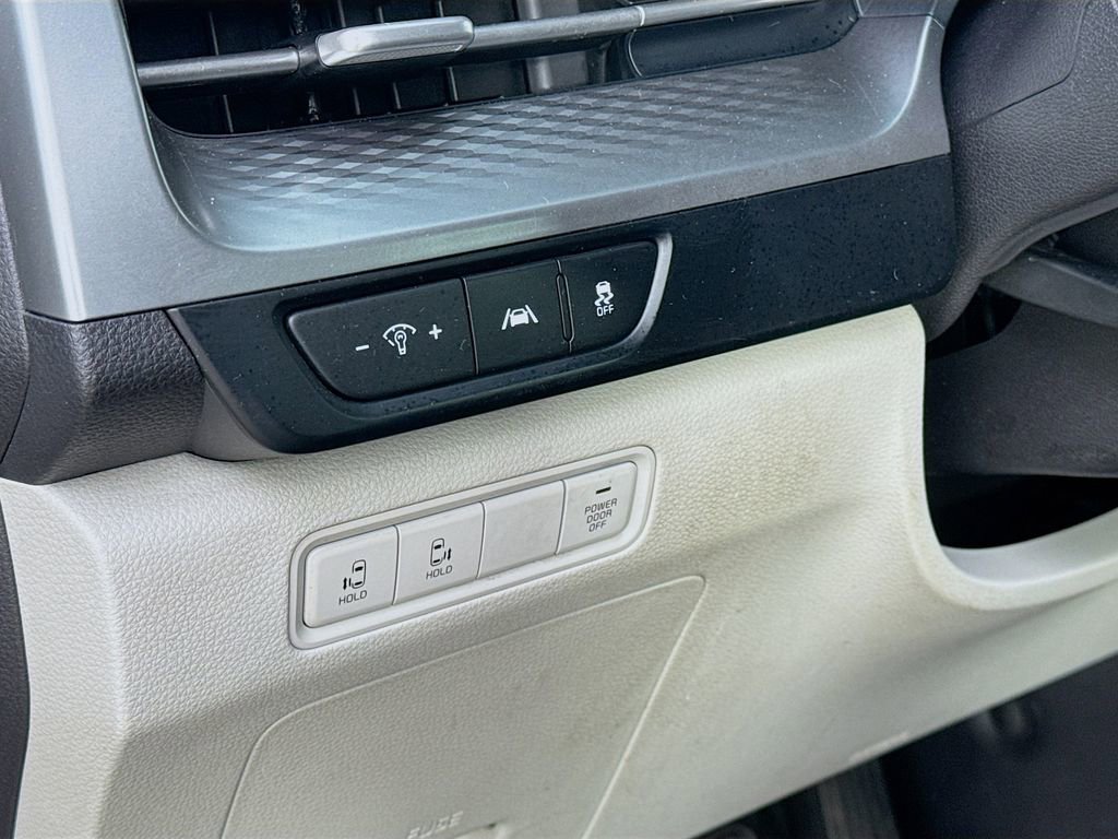 Used 2022 Kia Carnival LX FWD image 12