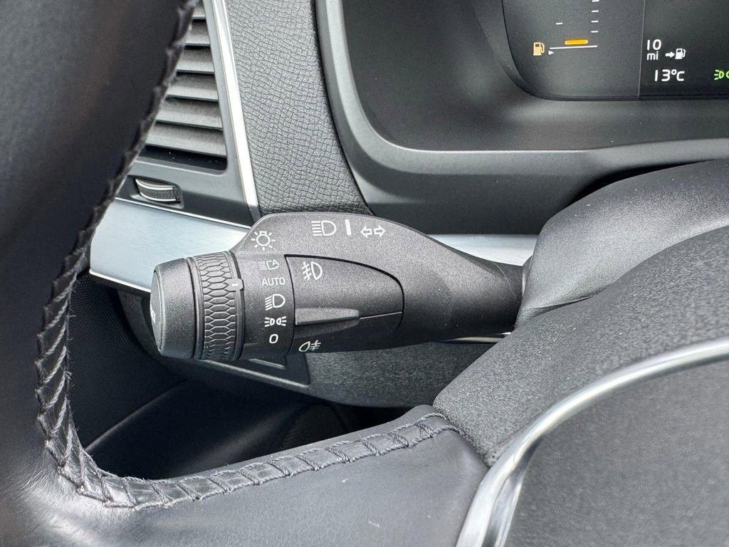 Used 2018 Volvo XC90 T5 Momentum w/ Convenience Package image 20