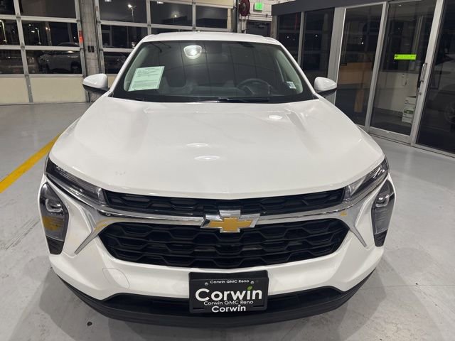 Used 2024 Chevrolet Trax LS w/ LS Convenience Package image 3
