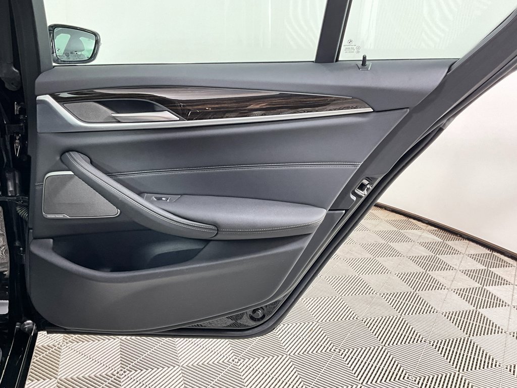 Used 2023 BMW 530e image 24