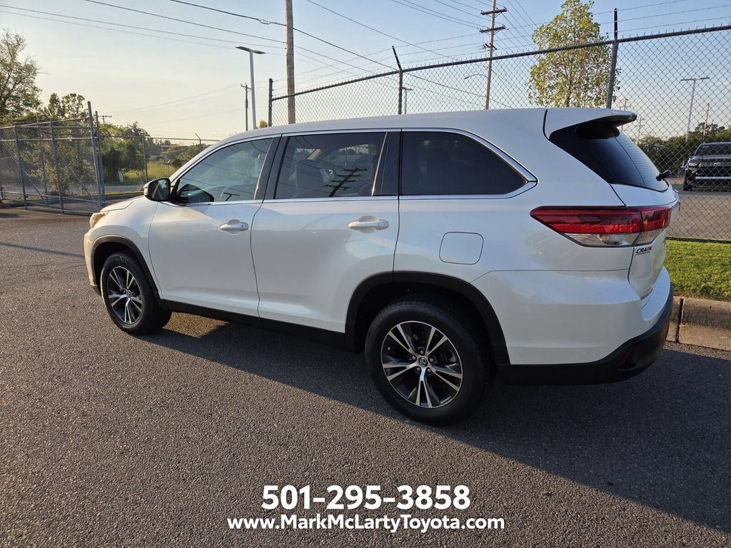 Used 2019 Toyota Highlander LE FWD image 5