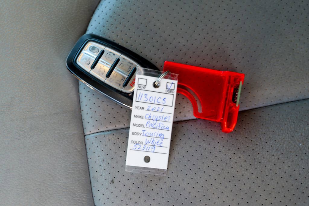 Used 2021 Chrysler Pacifica Touring-L image 46
