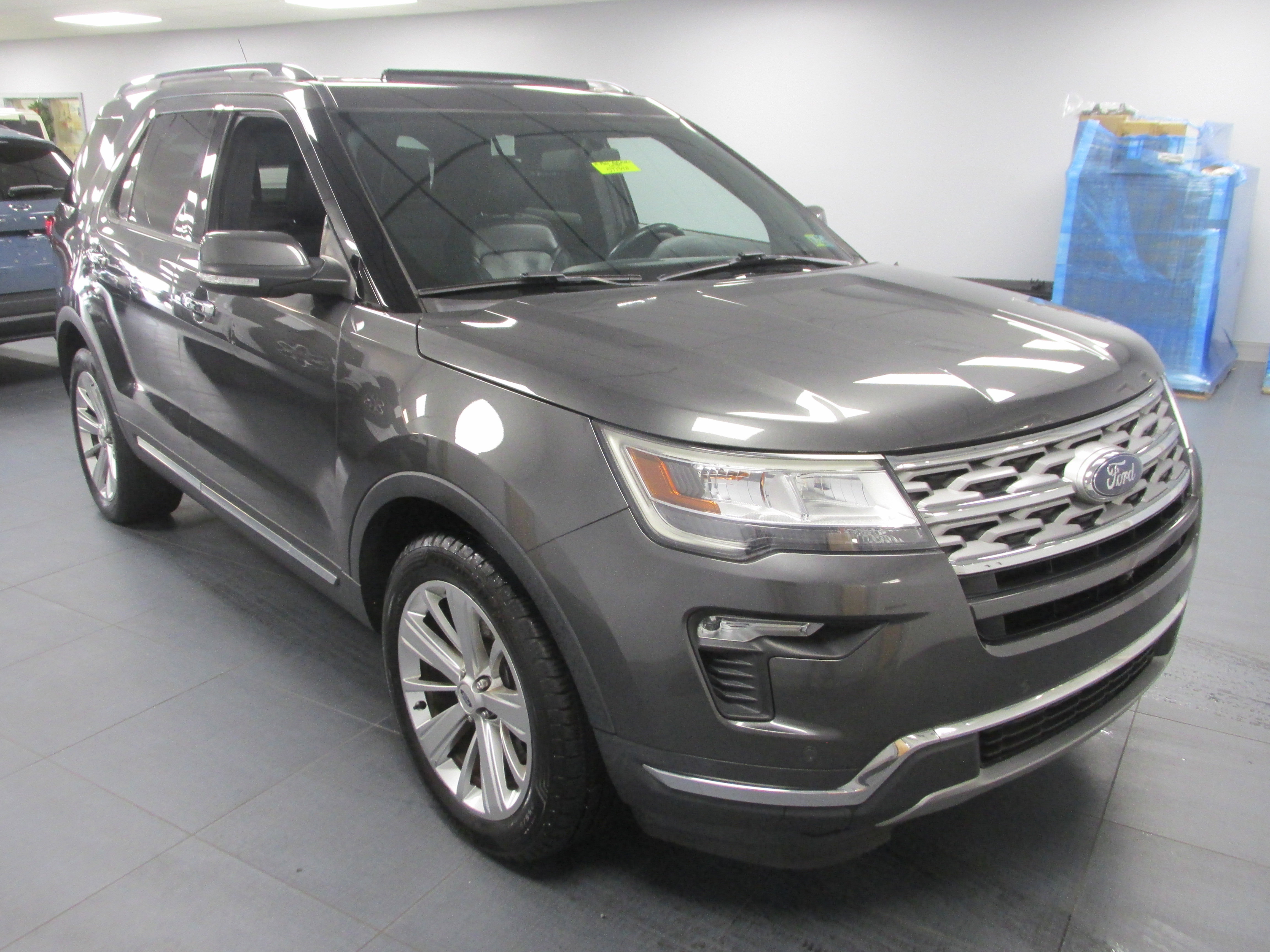 Certified 2019 Ford Explorer Limited w/ Class III Trailer Tow Package image 3