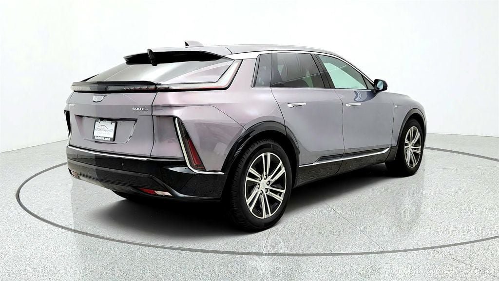 Used 2025 Cadillac Lyriq Luxury AWD/4WD image 5