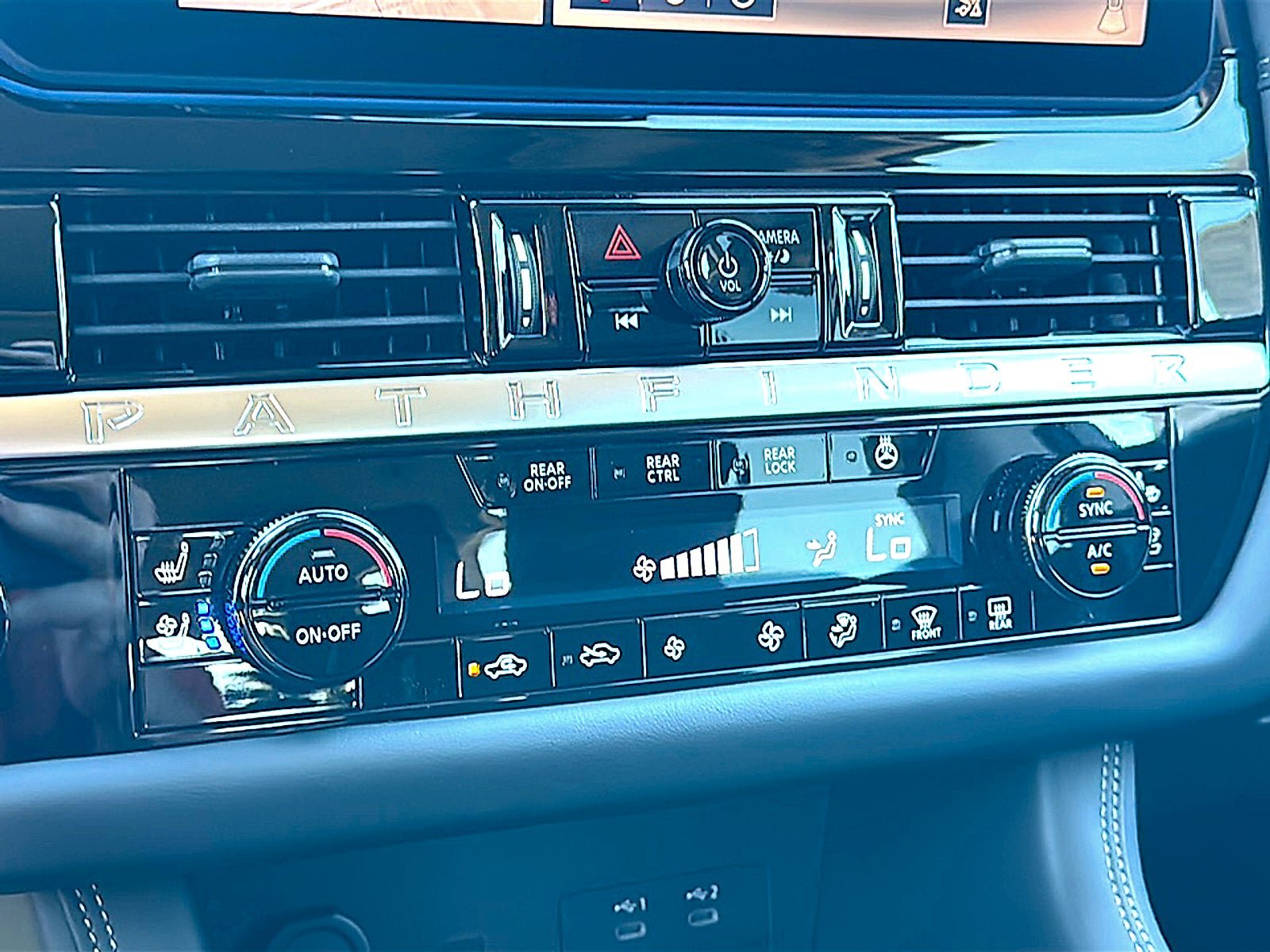 New 2026 Nissan Pathfinder Platinum w/ Accent Package FWD image 25