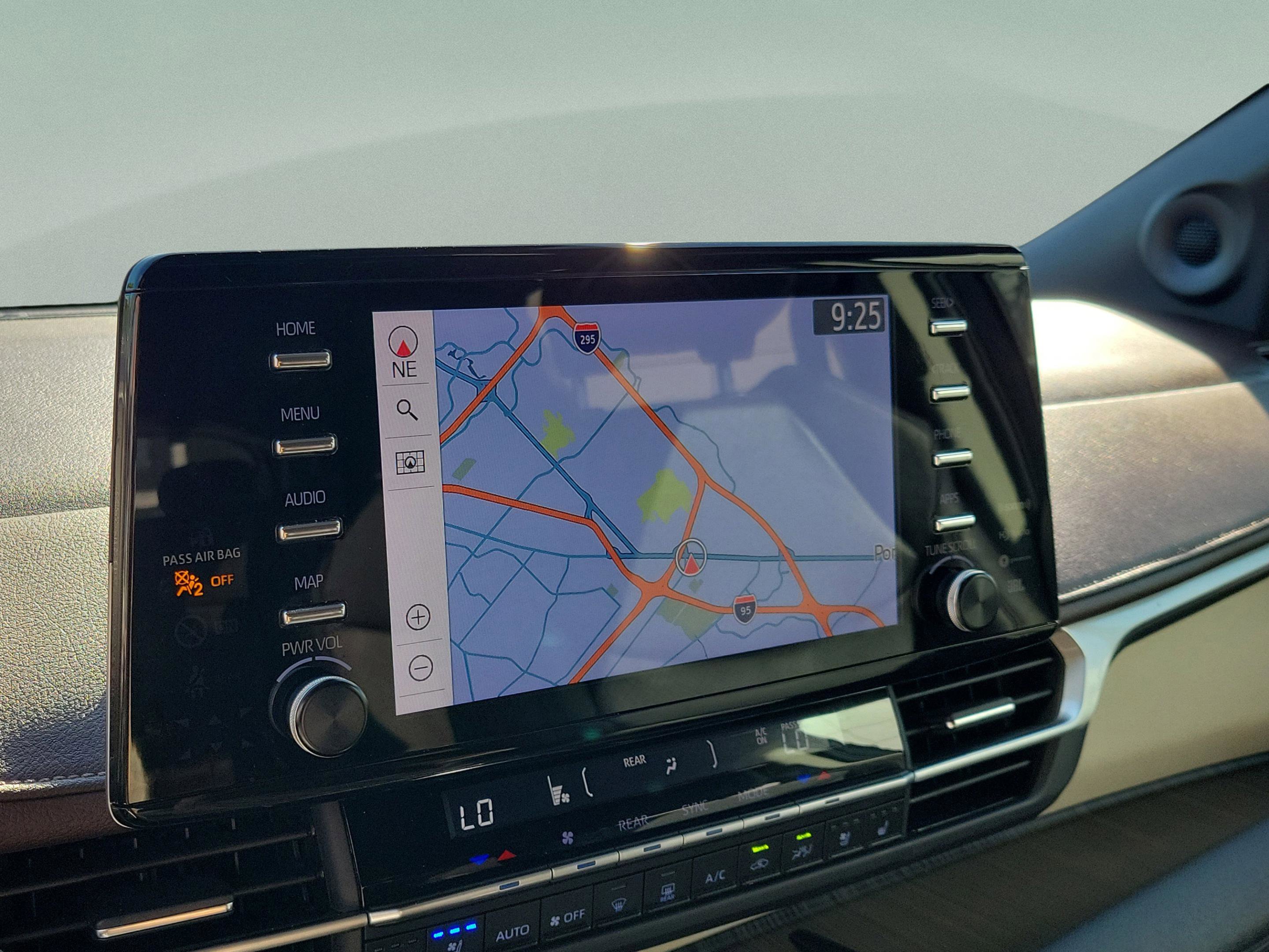 Certified 2023 Toyota Sienna Platinum FWD image 16