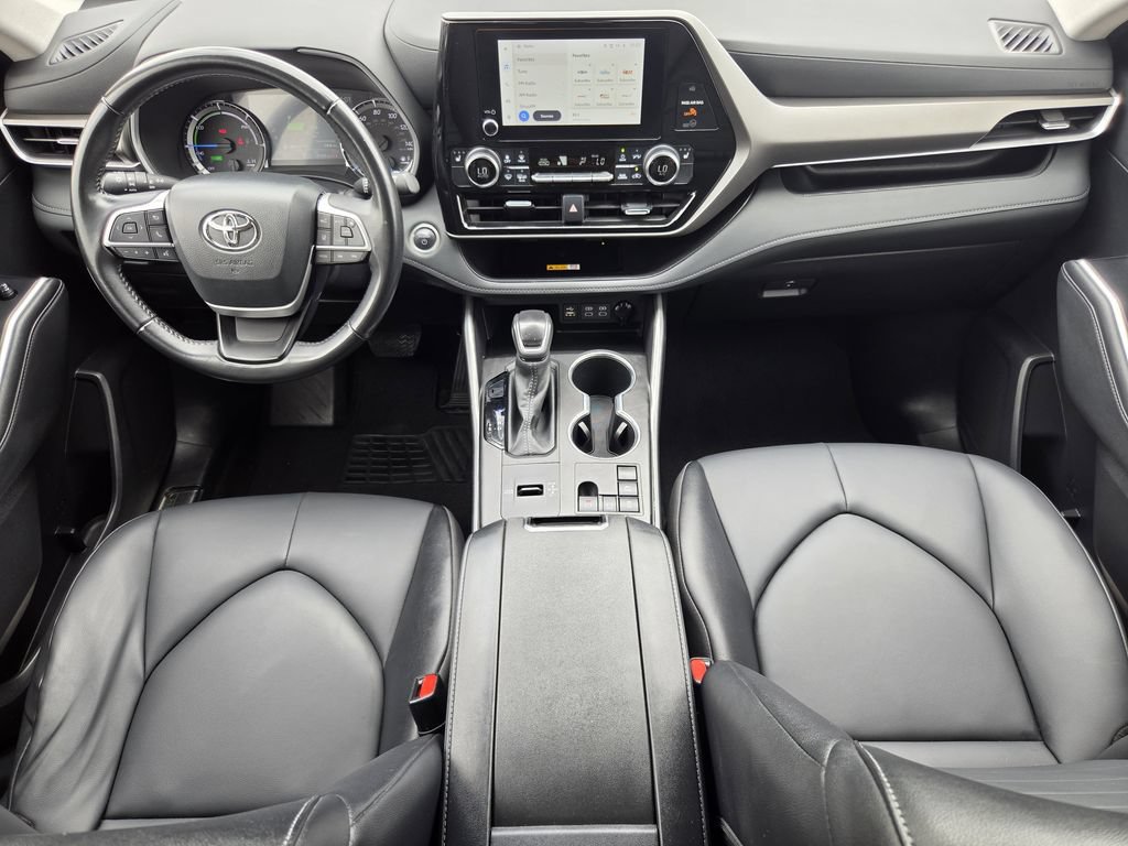 Used 2024 Toyota Highlander XLE FWD image 13