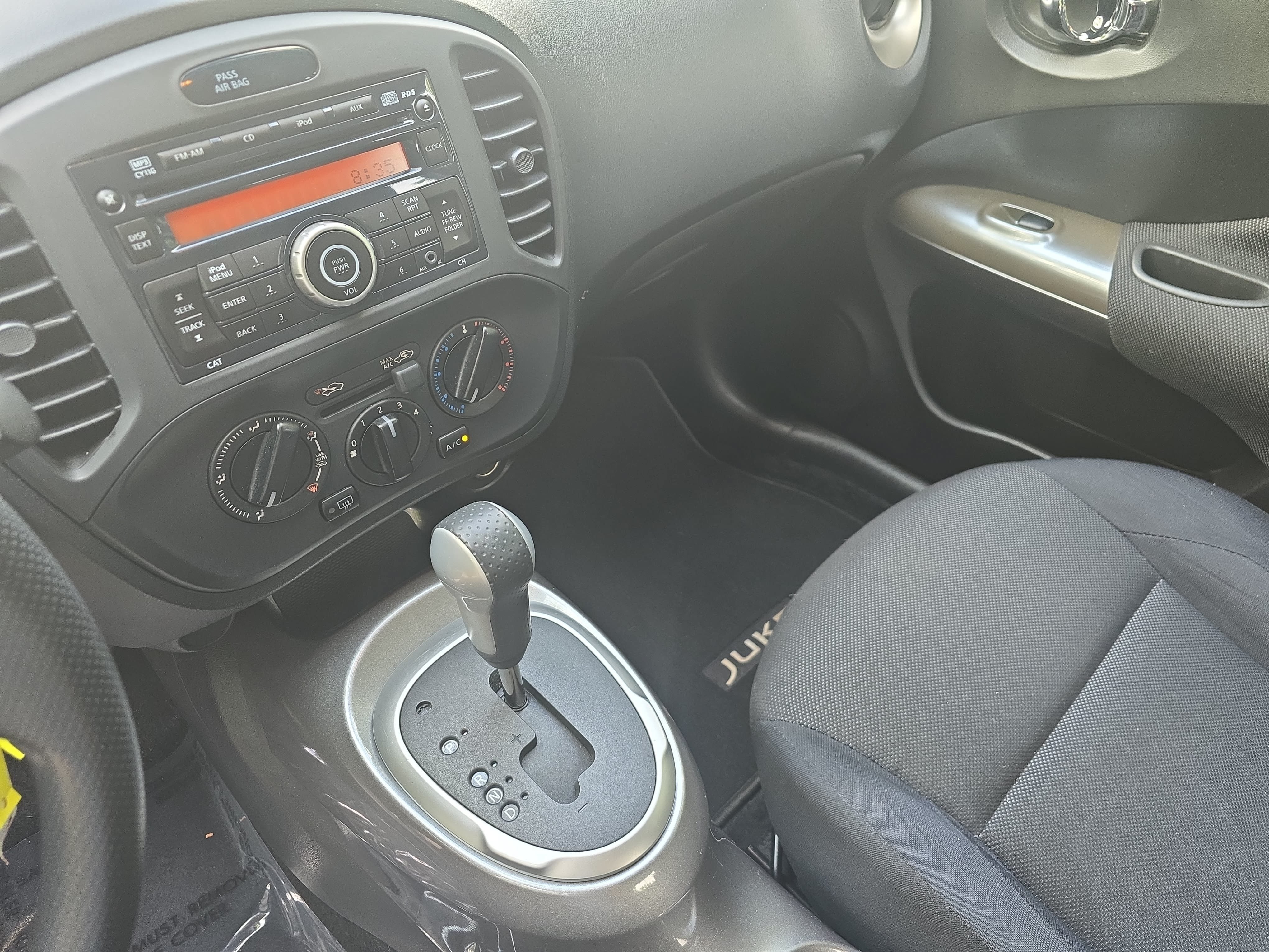 Used 2014 Nissan Juke S FWD image 24