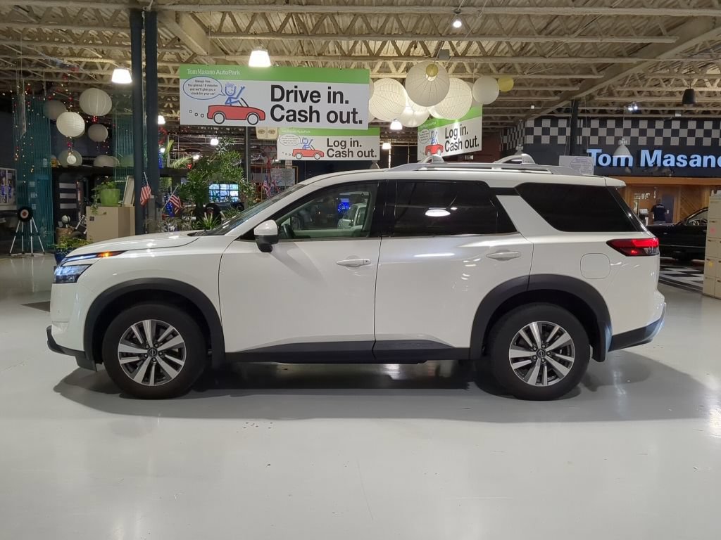 Used 2024 Nissan Pathfinder SL w/ Lighting Package (N92) AWD/4WD image 11