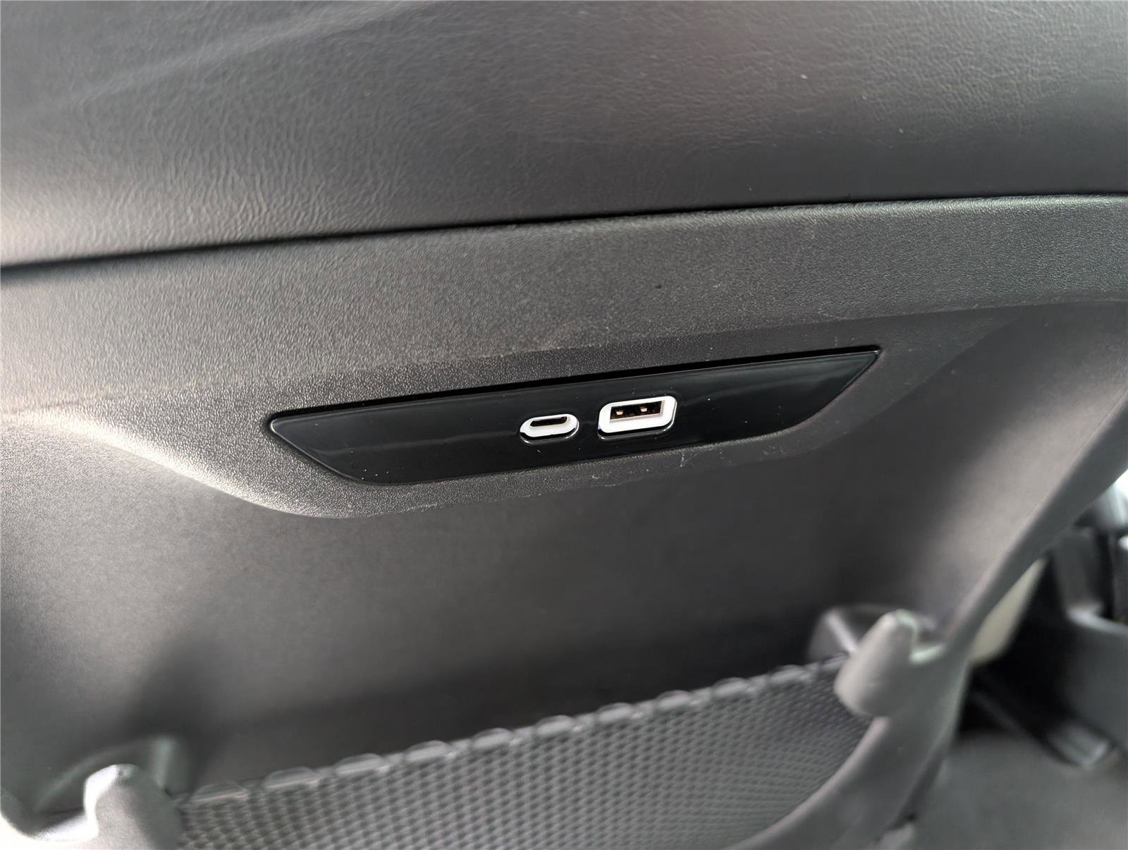 Used 2024 Chrysler Pacifica Select image 17