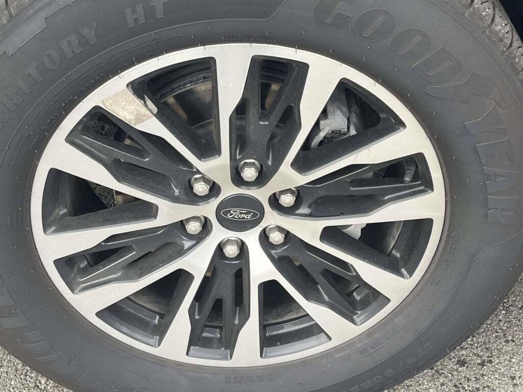 Certified 2025 Ford Expedition Platinum AWD/4WD image 15