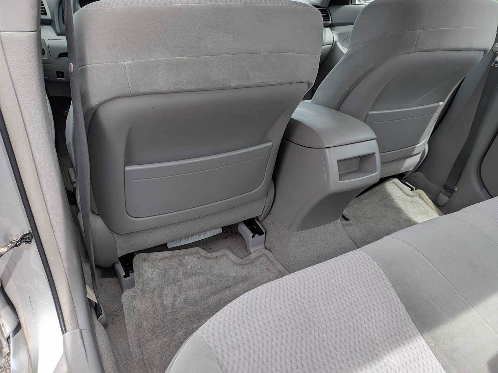 Used 2010 Toyota Camry LE FWD image 15