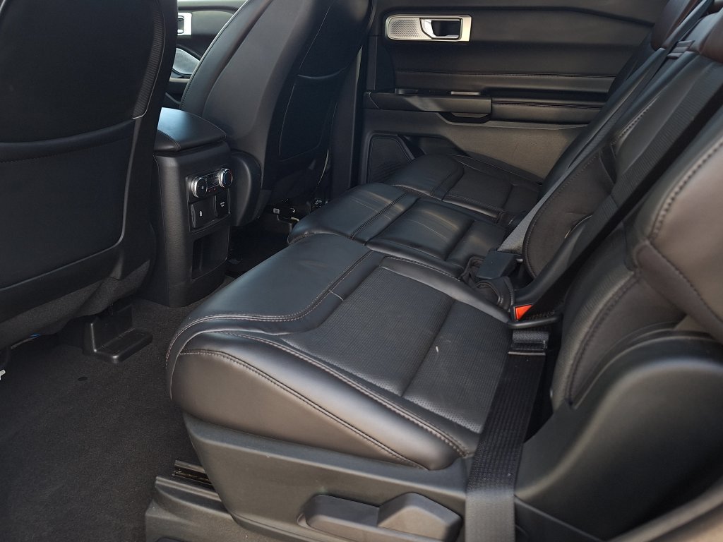 Used 2020 Ford Explorer Platinum w/ Premium Technology Package AWD/4WD image 12