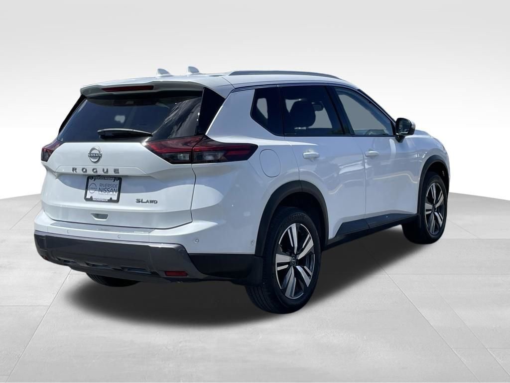 Certified 2025 Nissan Rogue SL w/ Tech Package AWD/4WD image 4