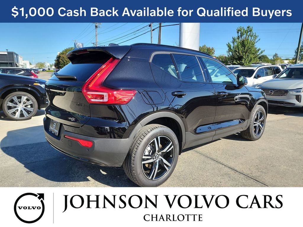 New 2026 Volvo XC40 B5 Core w/ Climate Package image 4