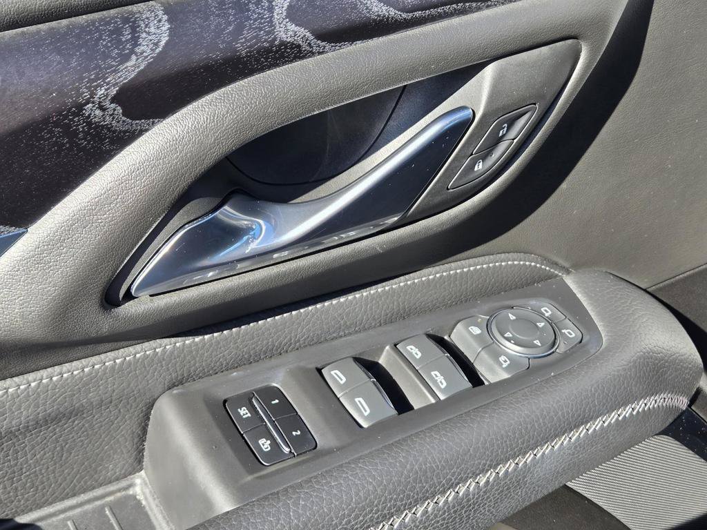 Used 2023 GMC Yukon Denali RWD image 14